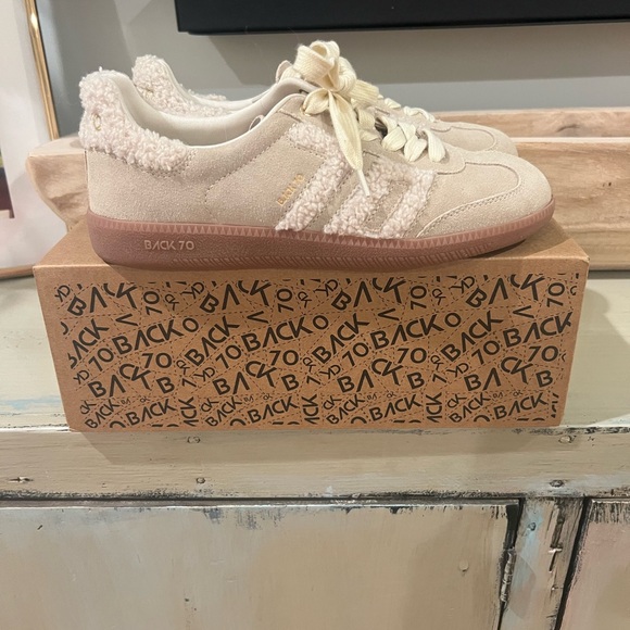 Back 70 Women's Cream Sneakers - Picture 2 of 8